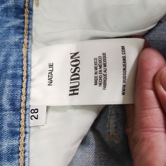 Hudson Natalie Mid Rise Boyfriend Crop Jean in Norah. - Picture 7 of 8